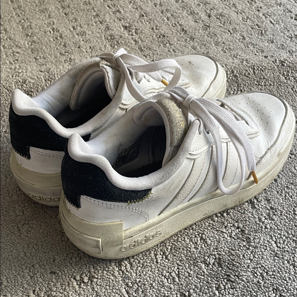 Adidas Sneakers
